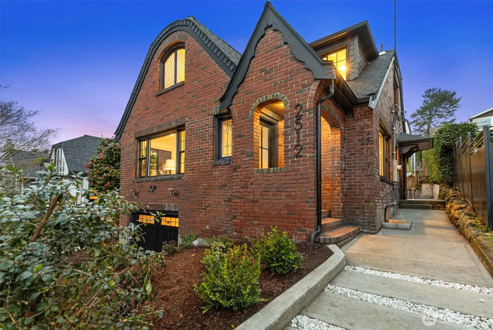 Property photo for 2512 Nob Hill Avenue N, Seattle