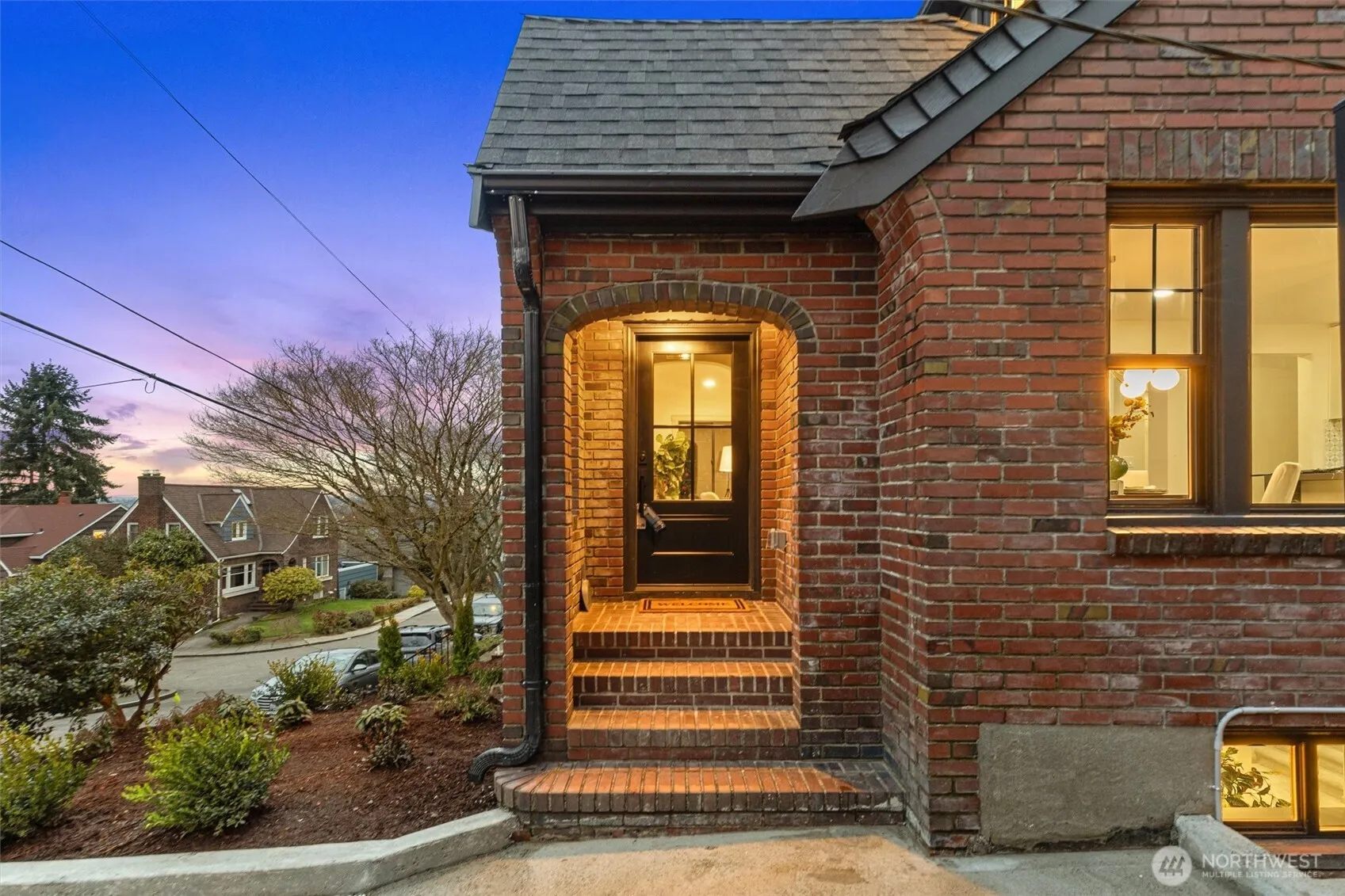 Property photo for 2512 Nob Hill Avenue N, Seattle photo 5