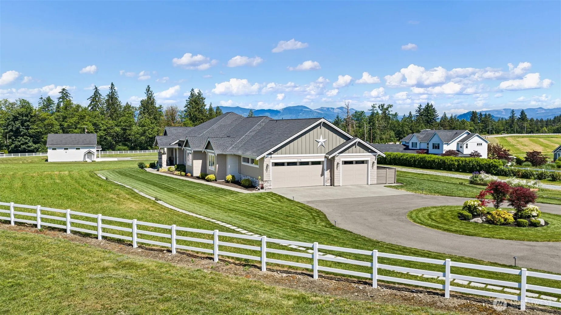 Property photo for 23715 70th Street E, Buckley photo 4