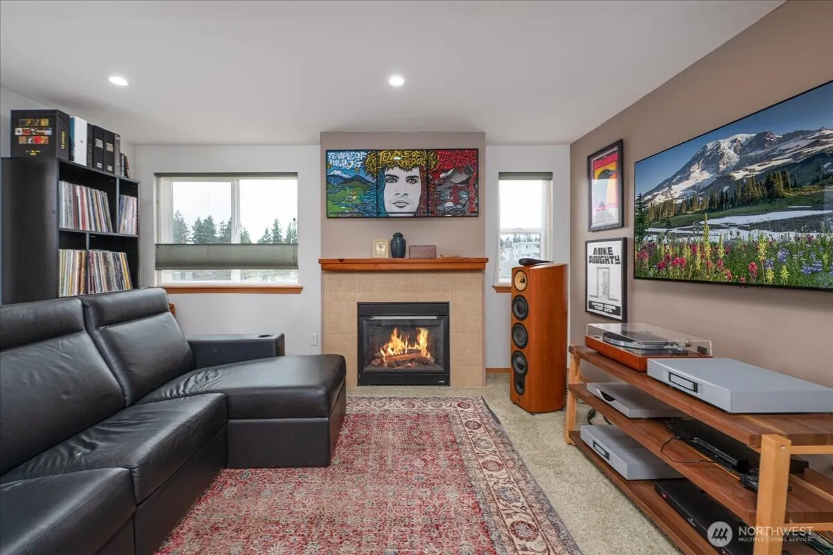 Property photo for 11532 15th Avenue Ne #301, Seattle photo 3