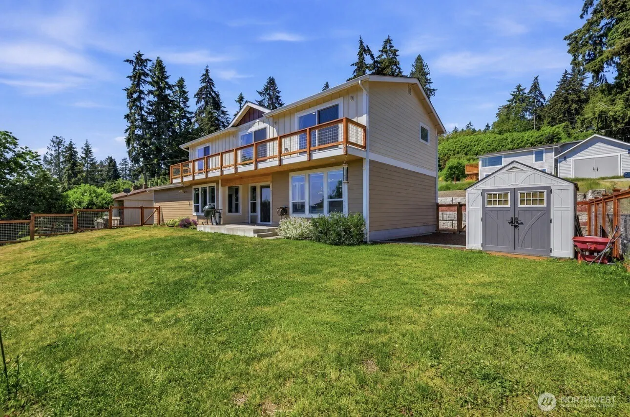 Property photo for 5584 Madrona Avenue Ne, Bremerton