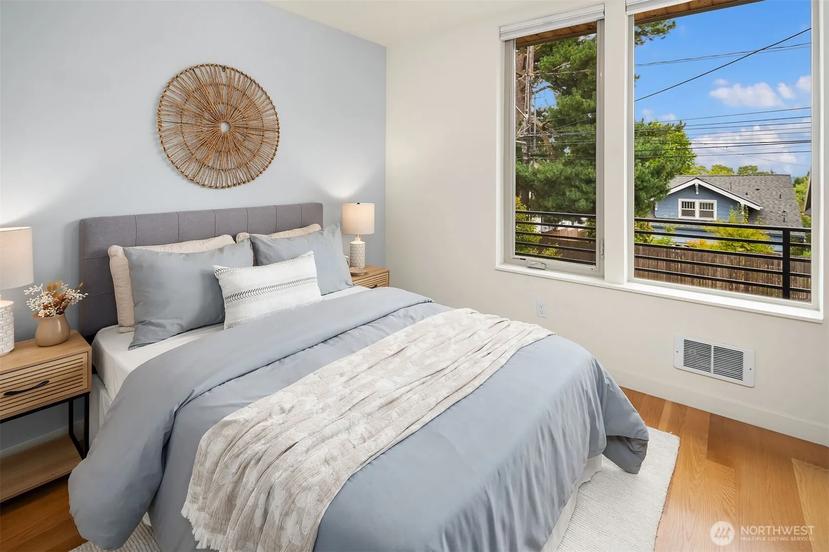Property photo for 1535 Grandview Place E, Seattle photo 4