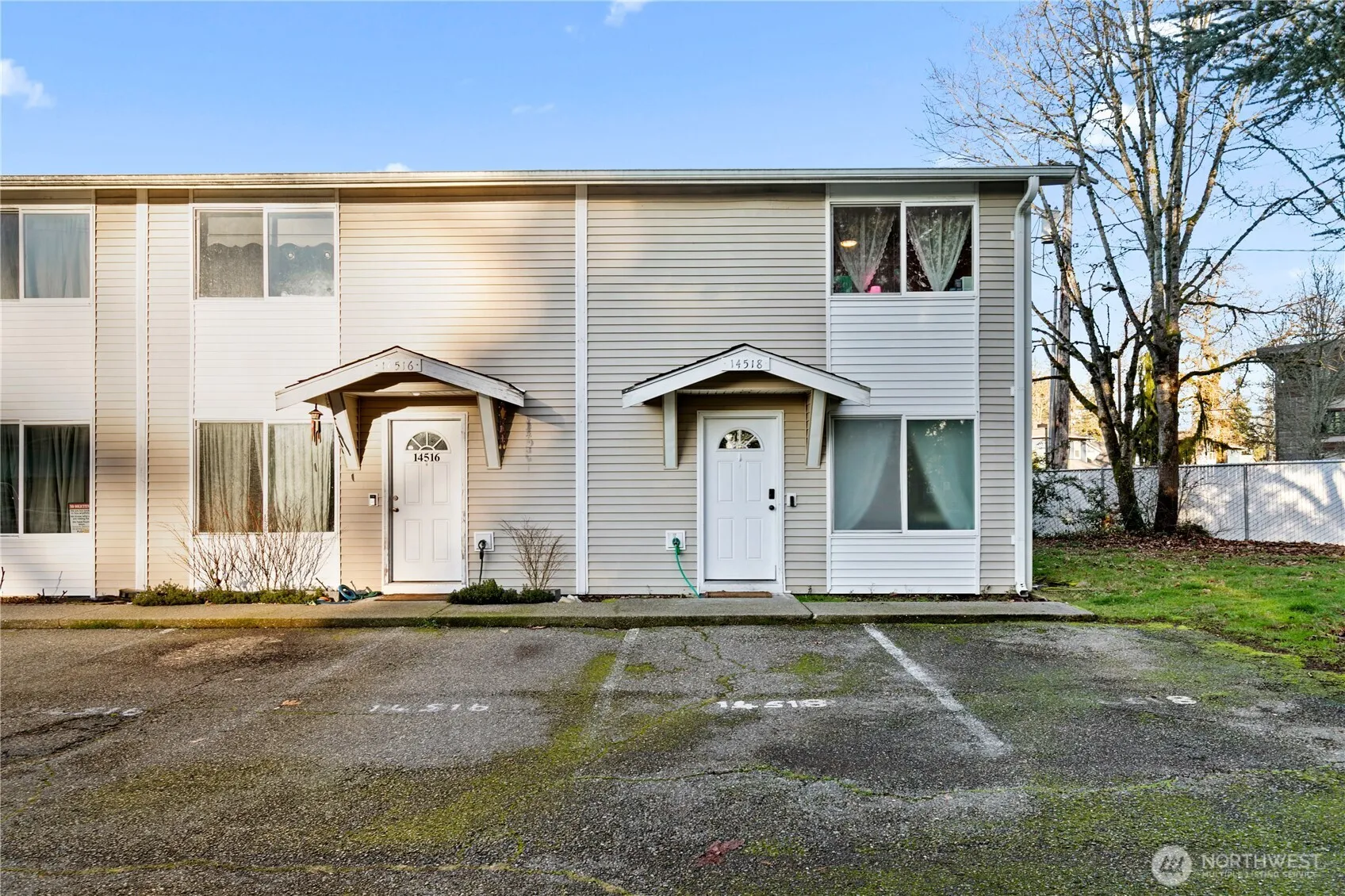 Property photo for 14518 W Thorne Lane Sw, Lakewood photo 2