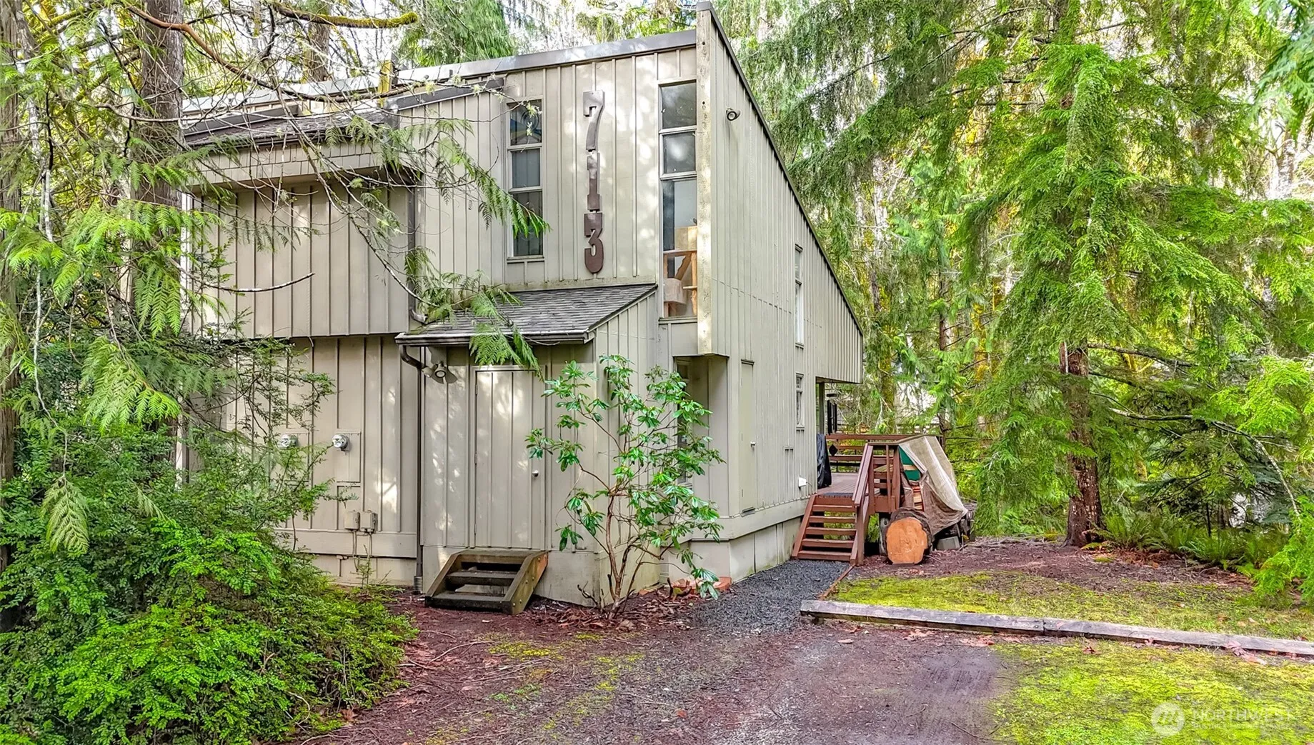 Property photo for 713 E Pointes Drive W, Shelton photo 3