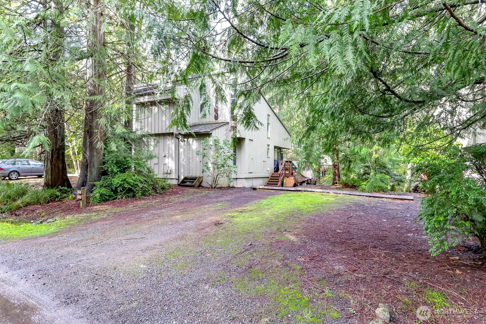 Property photo for 713 E Pointes Drive W, Shelton photo 2