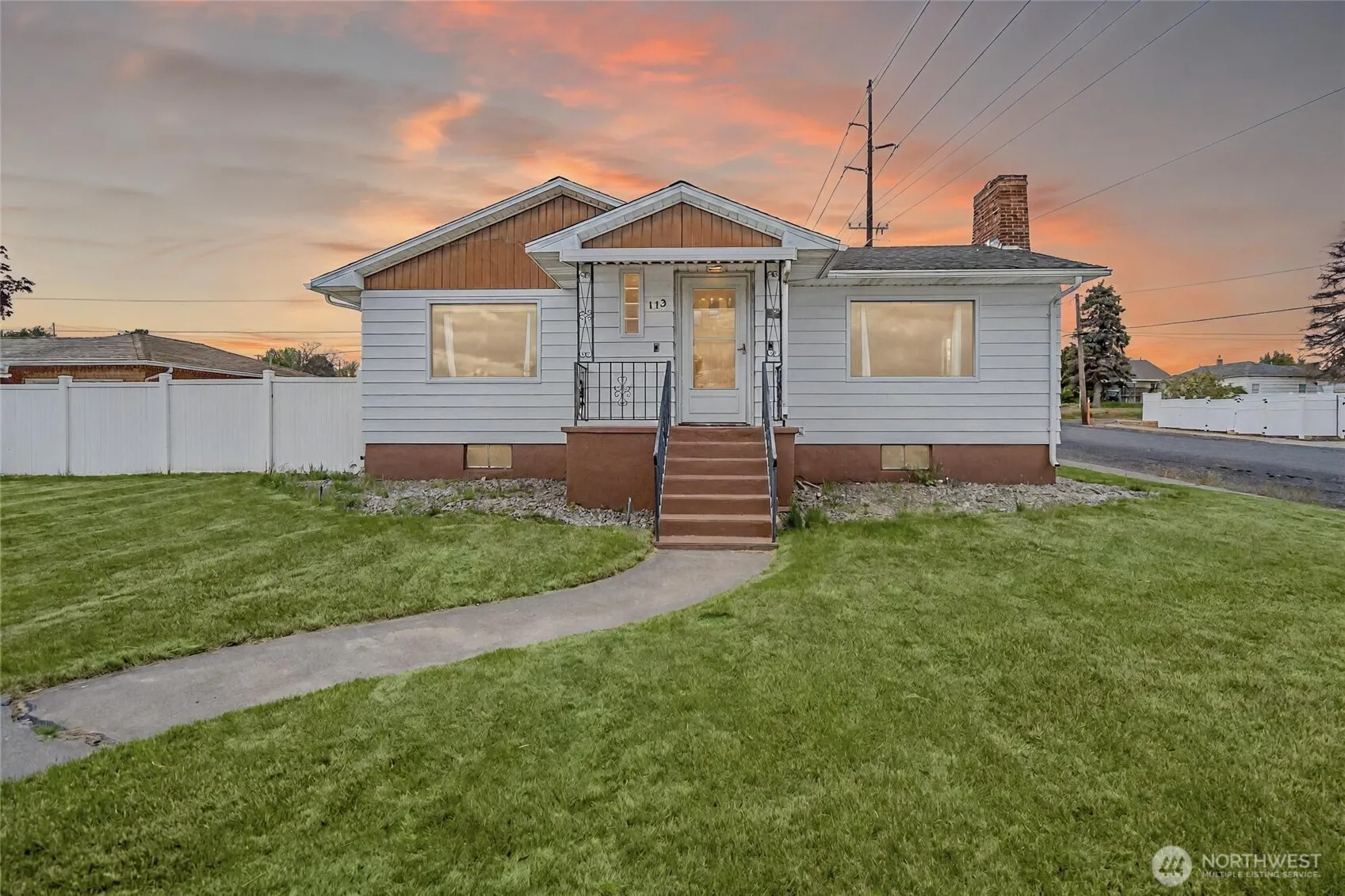 Property photo for 113 E 6th St, Lind