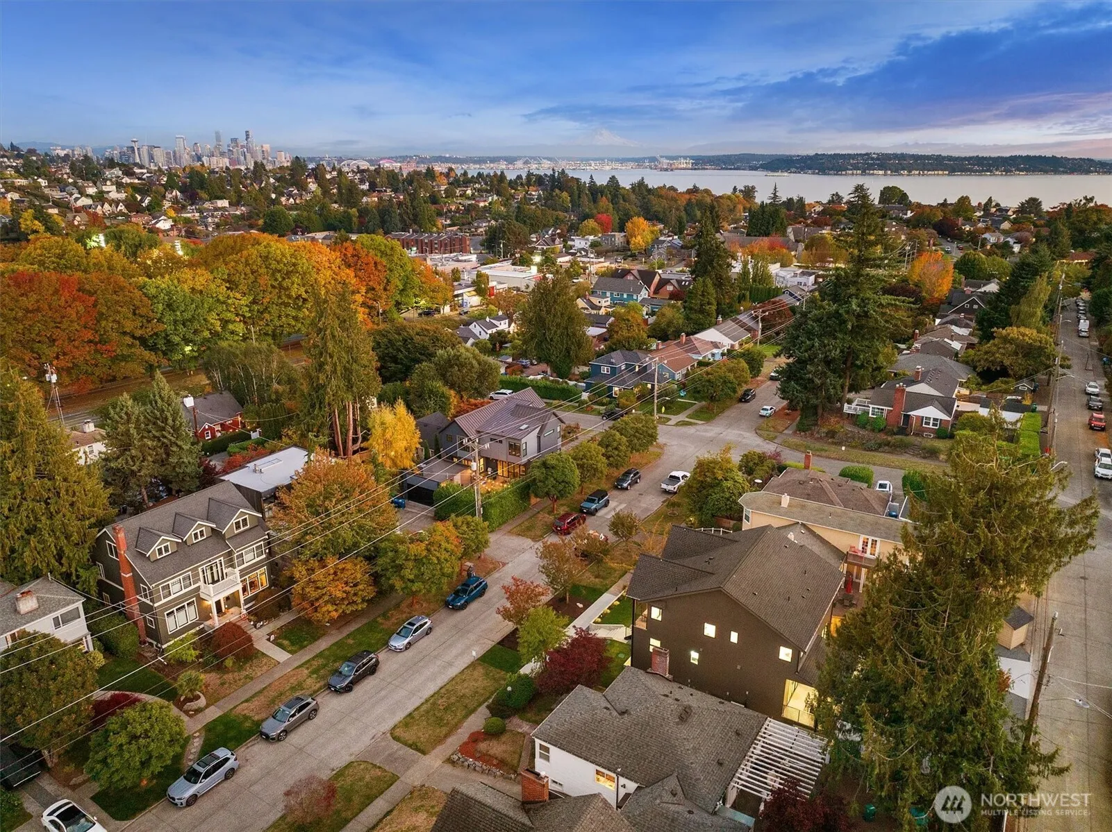 Property photo for 2515 35th Avenue W, Seattle photo 2