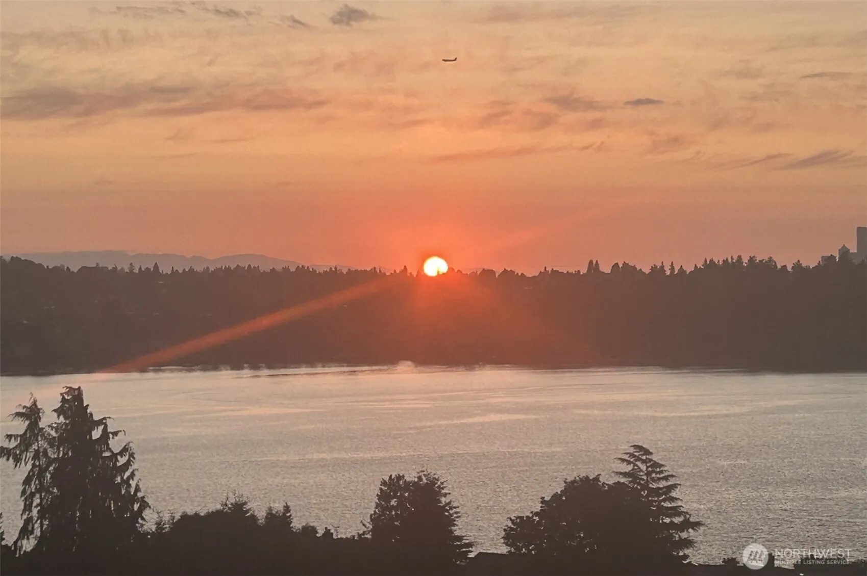 Property photo for 7580 Se 71st Street, Mercer Island photo 2
