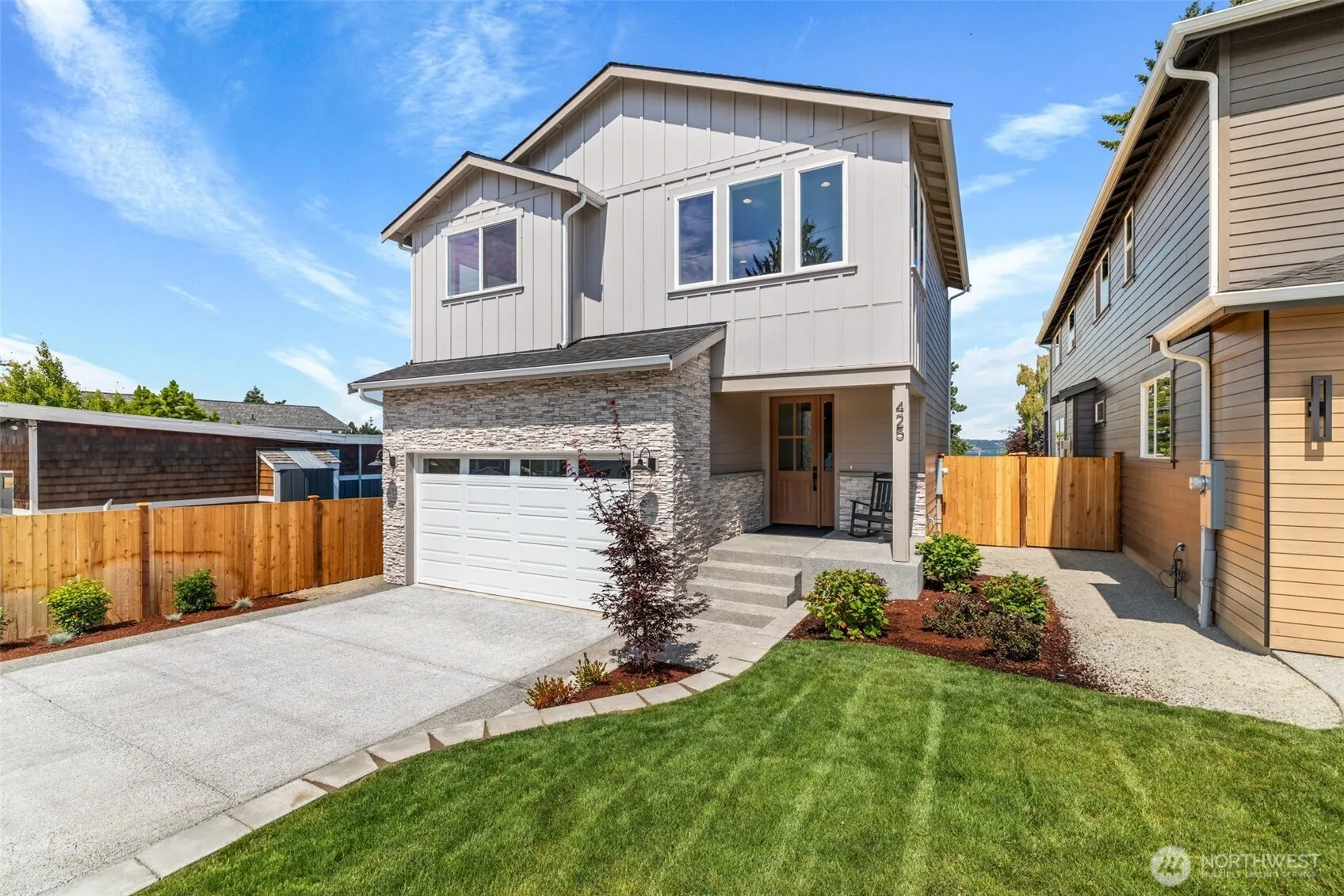 Property photo for 425 Ton-a-wan-da Avenue Ne, Tacoma photo 2