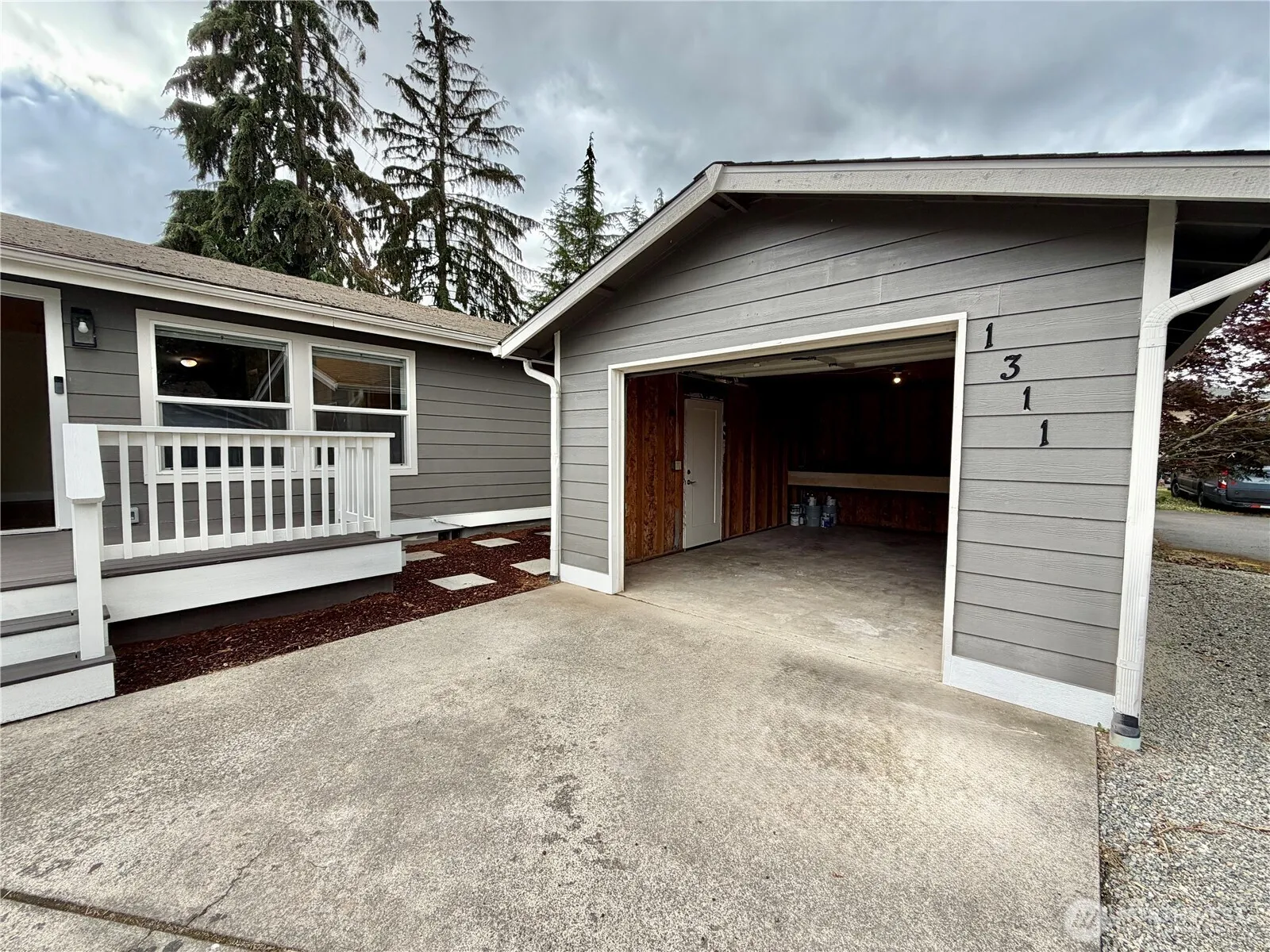 Property photo for 1311 104th St E, Tacoma photo 2
