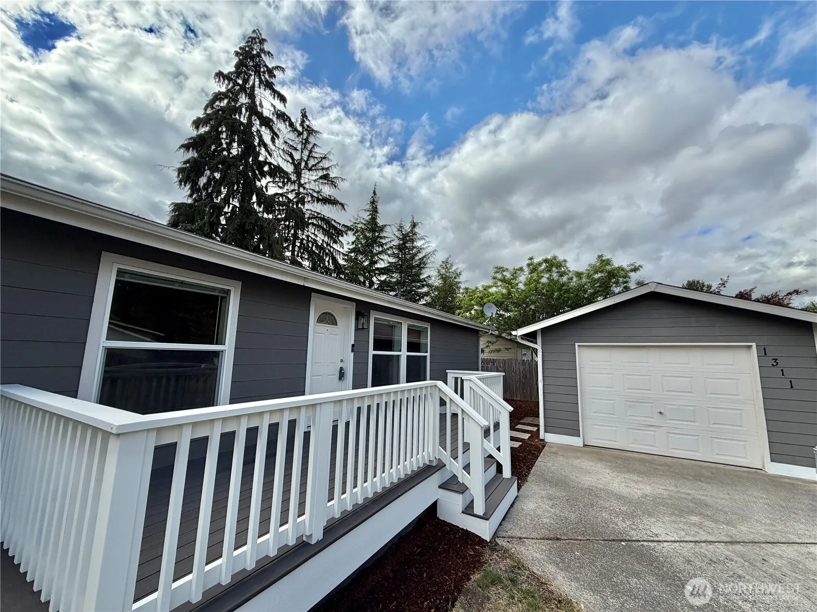 Property photo for 1311 104th St E, Tacoma photo 3