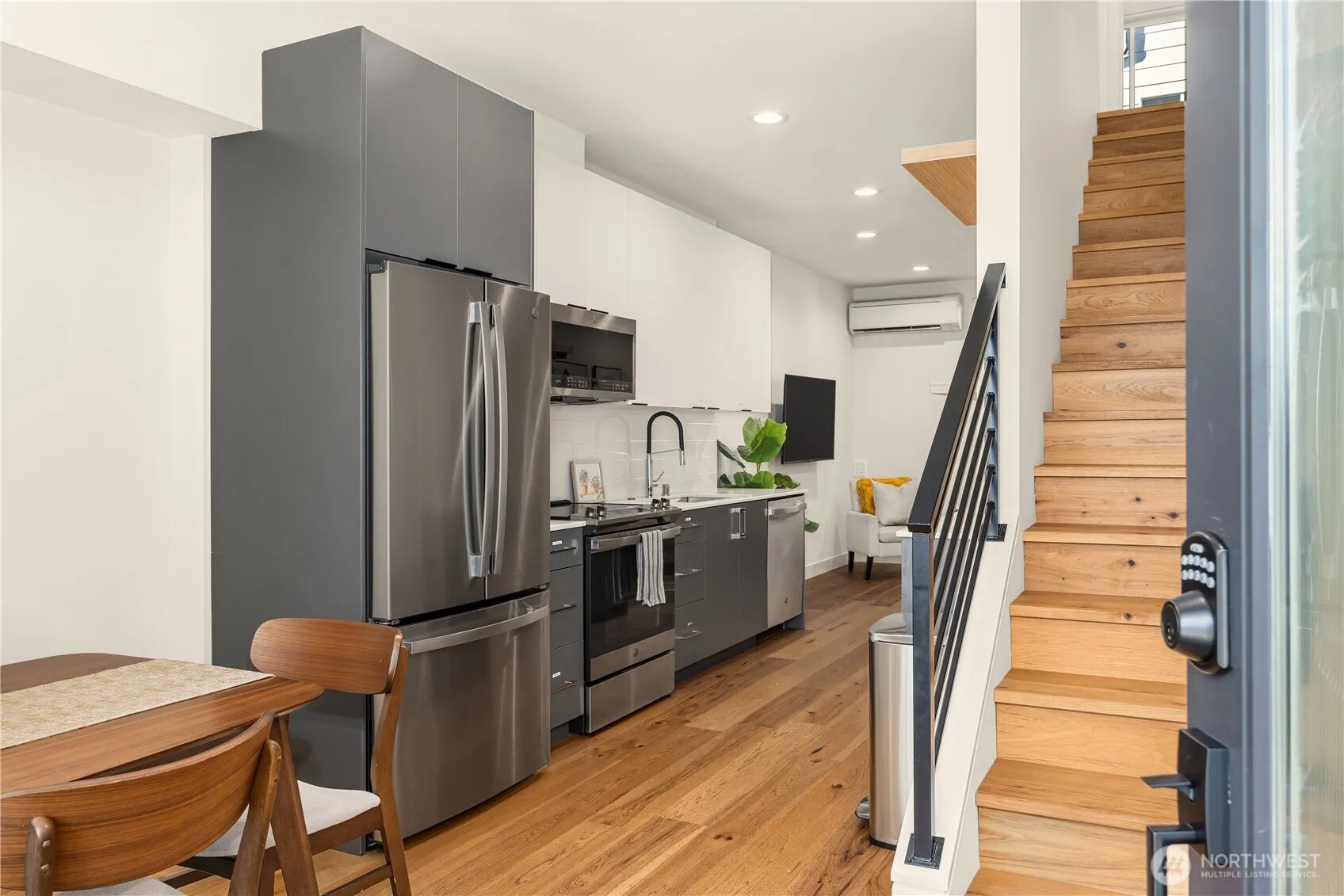 Property photo for 4515 Sunnyside Avenue N #b, Seattle photo 2
