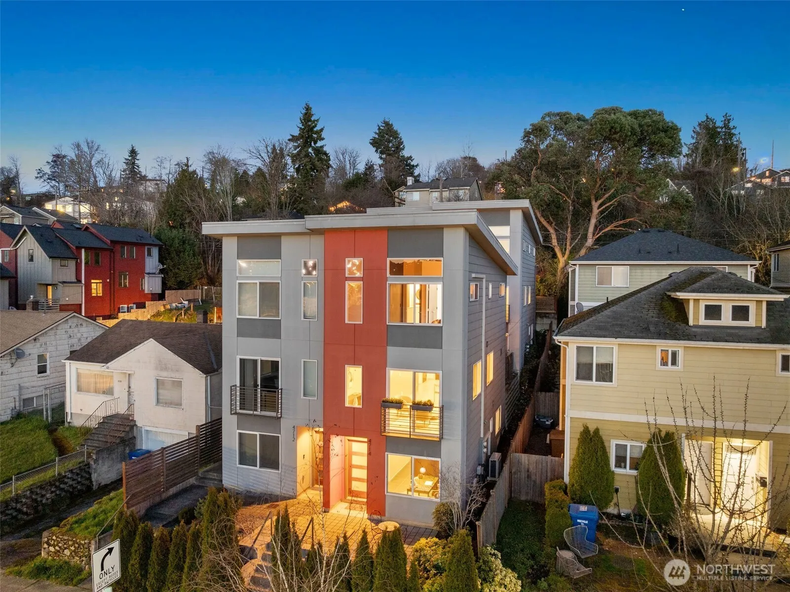 Property photo for 4714 Delridge Way Sw, Seattle photo 2