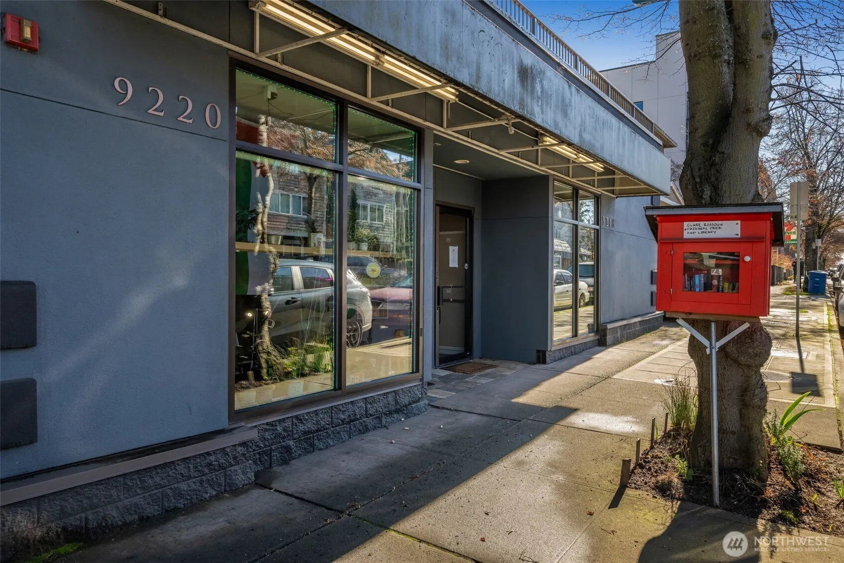 Property photo for 9222 Roosevelt Way Ne #a, Seattle photo 4