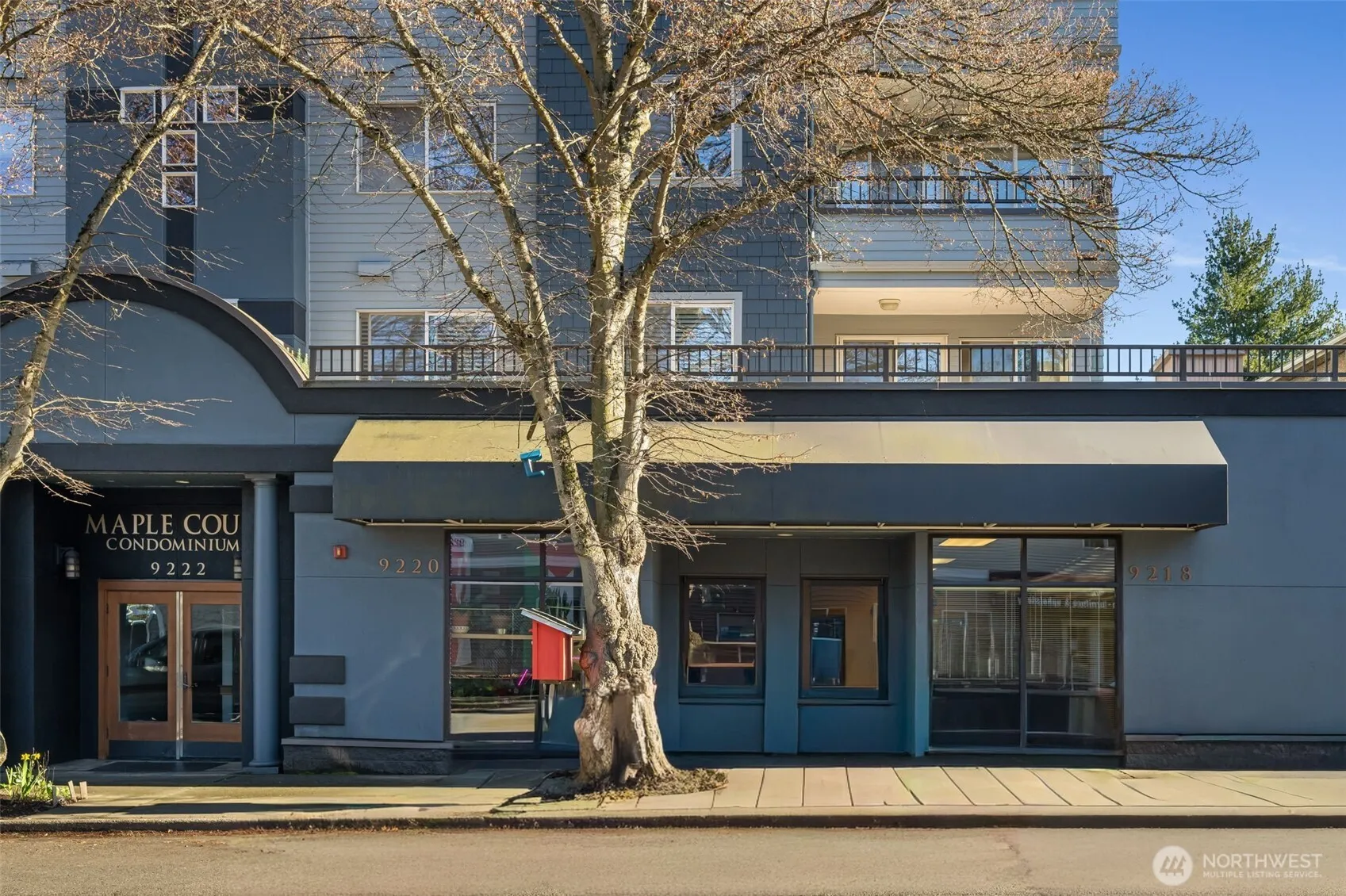 Property photo for 9222 Roosevelt Way Ne #a, Seattle photo 3