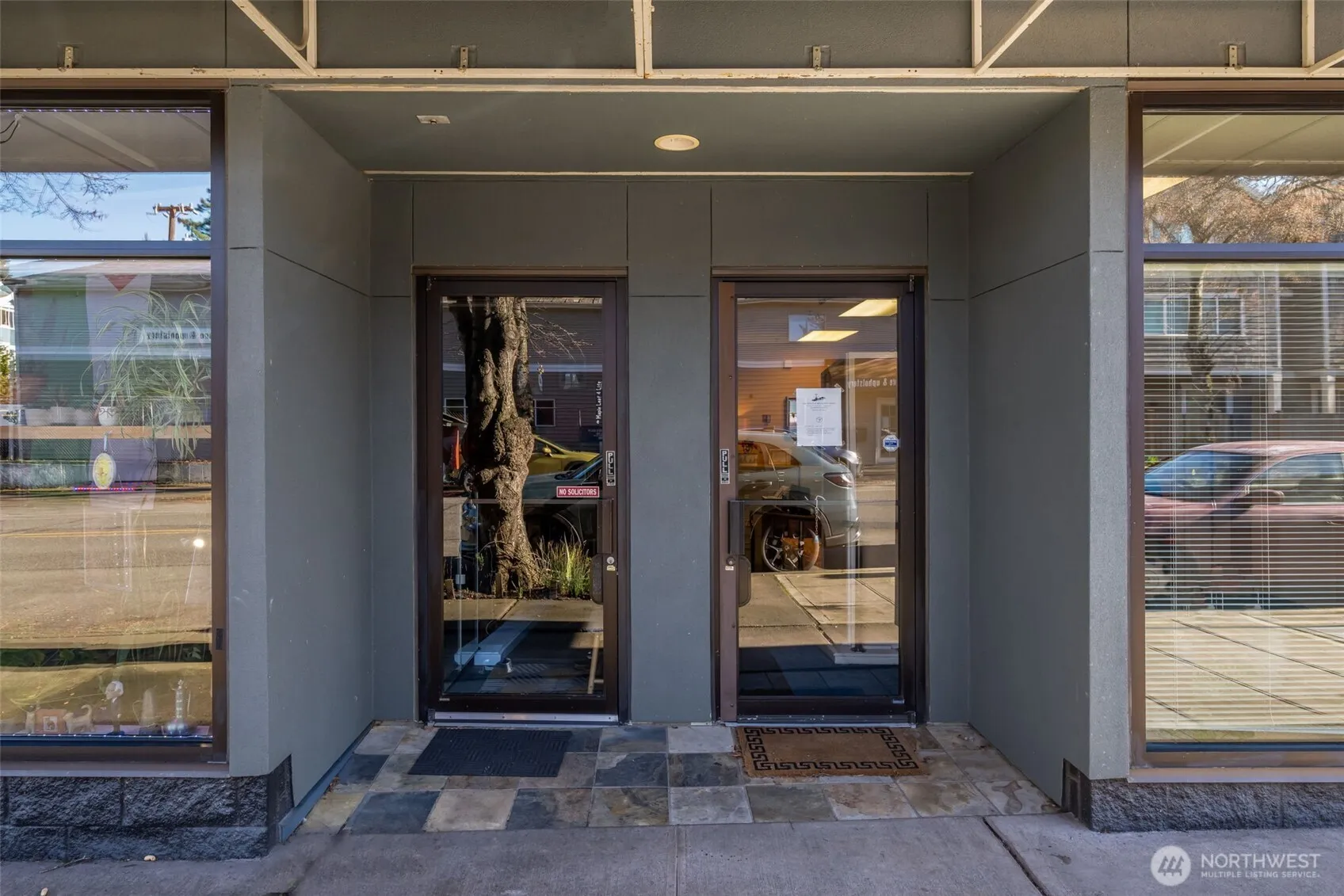 Property photo for 9222 Roosevelt Way Ne #a, Seattle photo 5