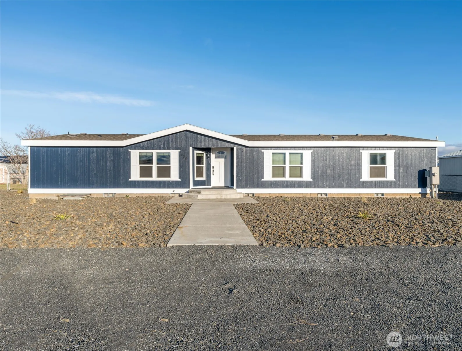 Property photo for 734 Lakeside Way Sw, Mattawa photo 2
