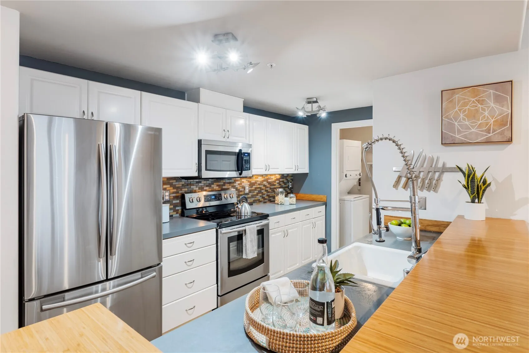 Property photo for 3221 Sw Avalon Way #413, Seattle photo 2