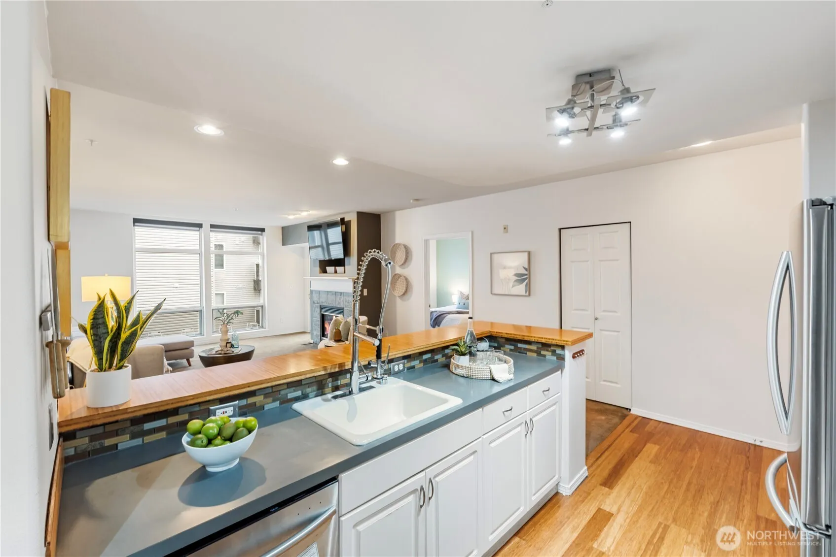 Property photo for 3221 Sw Avalon Way #413, Seattle photo 4