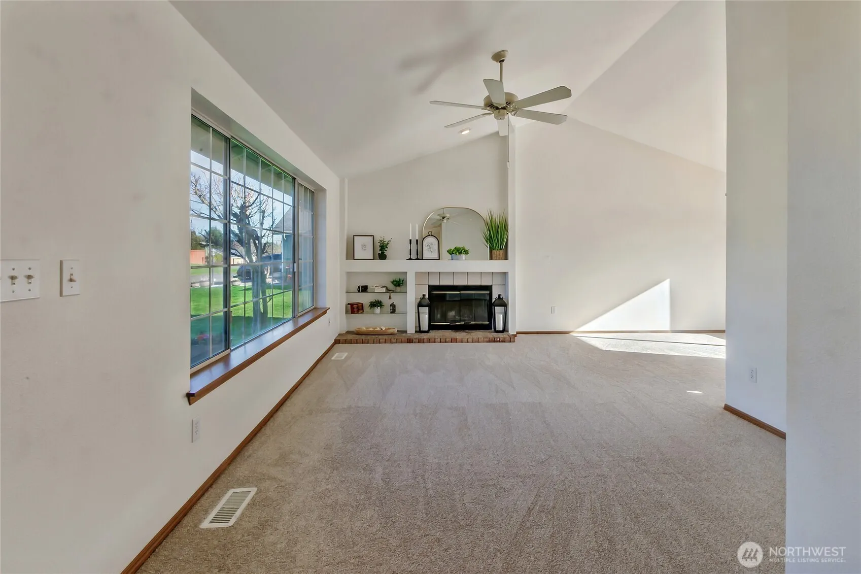 Property photo for 922 130th Street E, Tacoma photo 5
