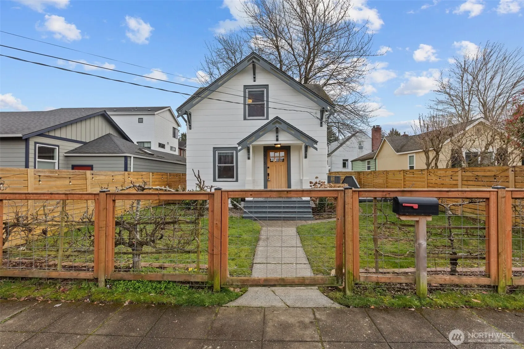 Property photo for 3915 Sw Hinds Street, Seattle