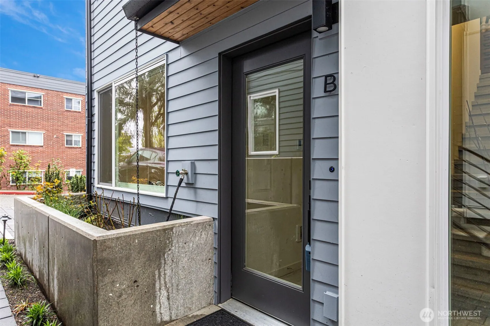 Property photo for 2527 29th Avenue S #b, Seattle photo 3