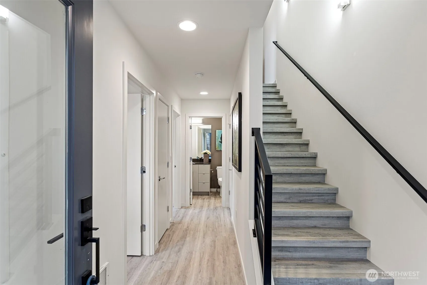 Property photo for 2527 29th Avenue S #b, Seattle photo 4