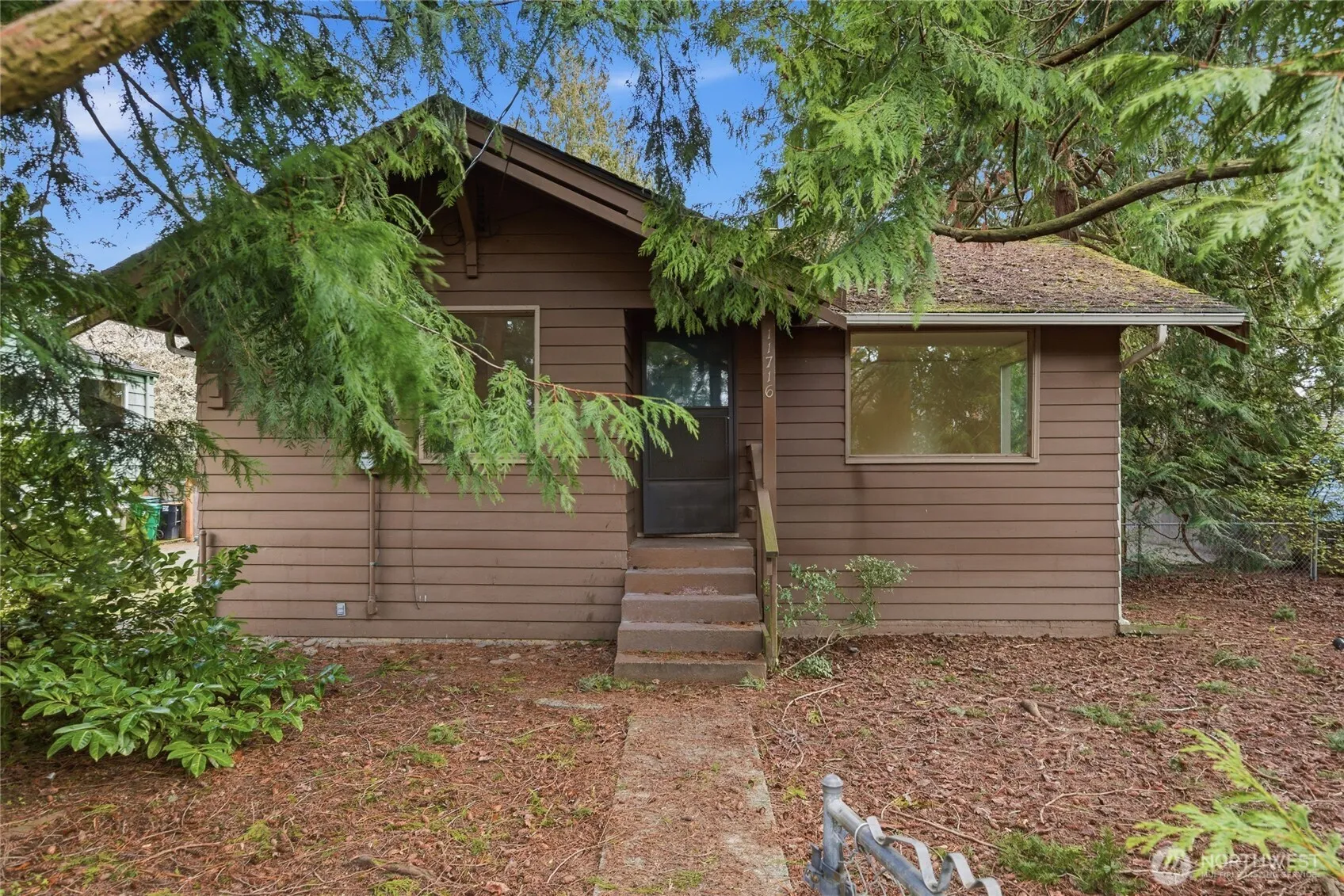 Property photo for 11716 16th Avenue Ne, Seattle photo 3