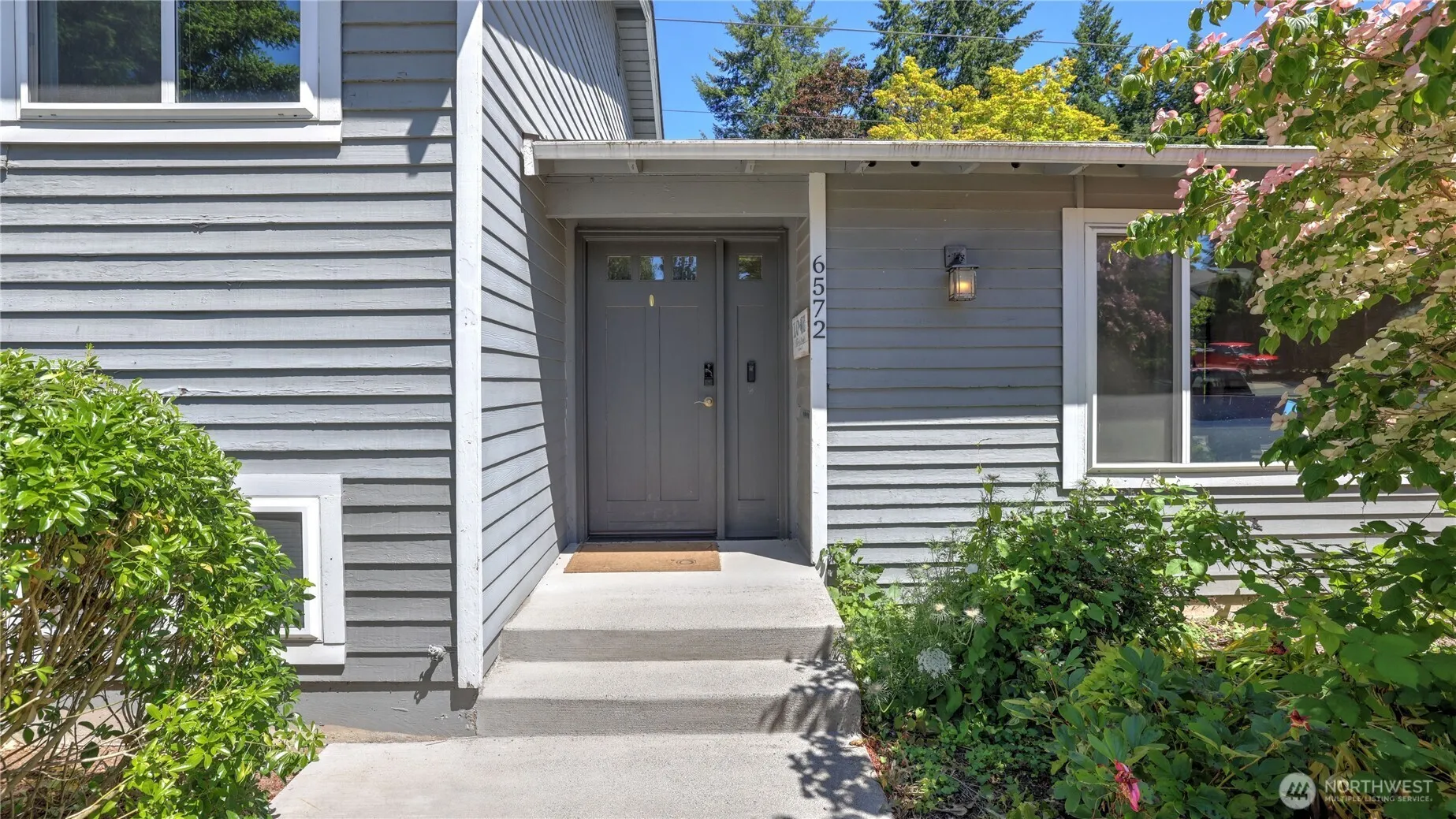 Property photo for 6572 123rd Avenue Se, Bellevue photo 2