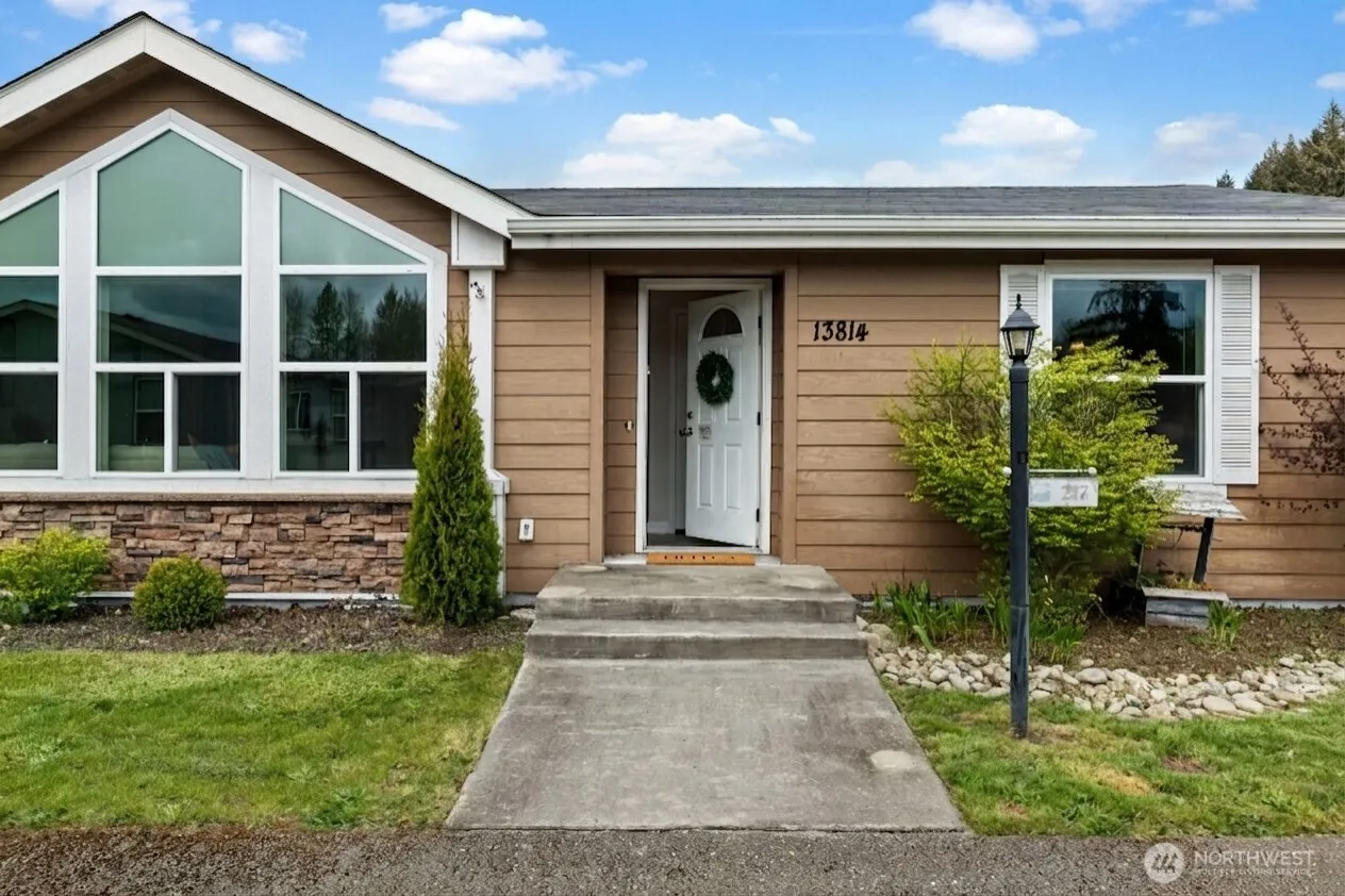 Property photo for 13814 21st Ave E, Tacoma photo 2