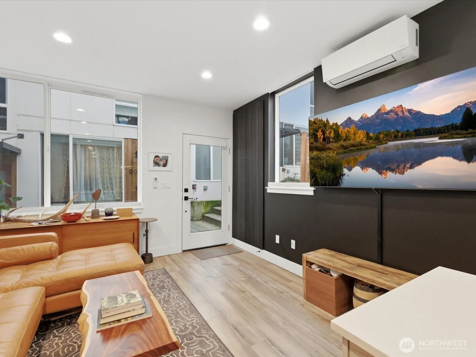 Property photo for 909 Hiawatha Place S #c, Seattle photo 4