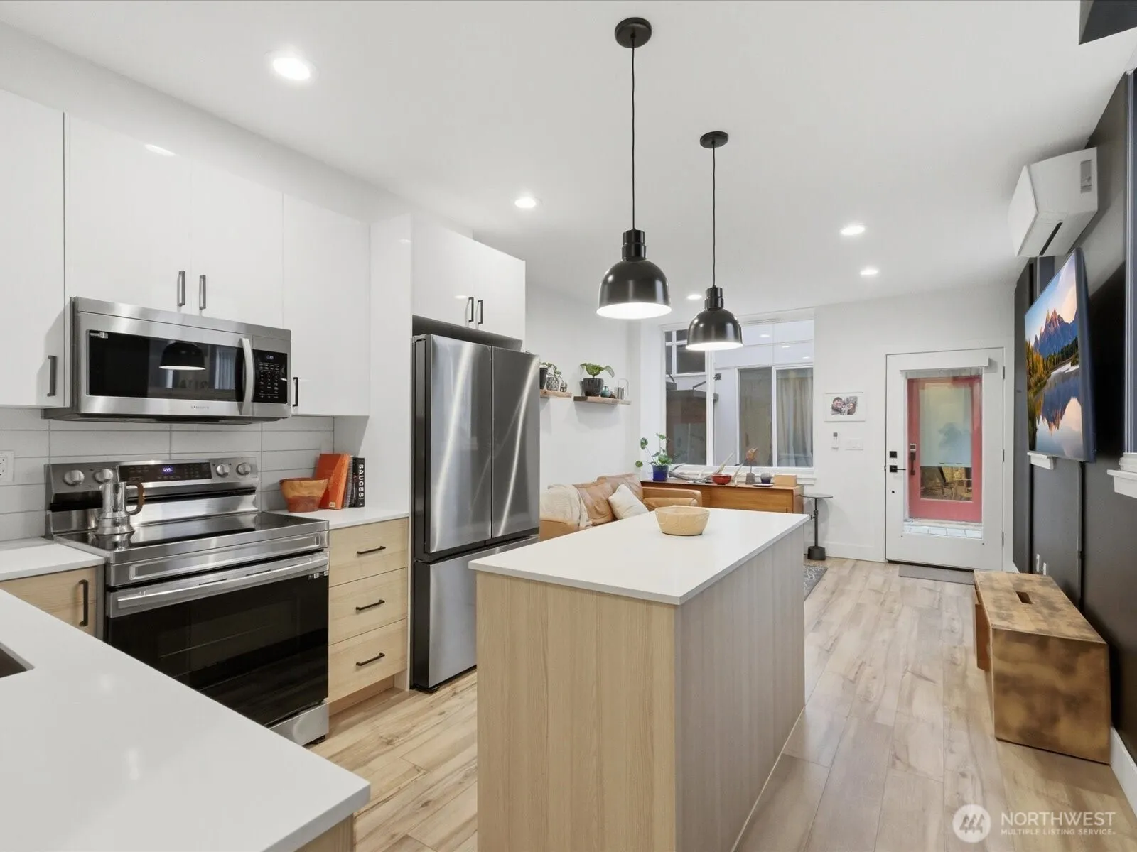 Property photo for 909 Hiawatha Place S #c, Seattle photo 5