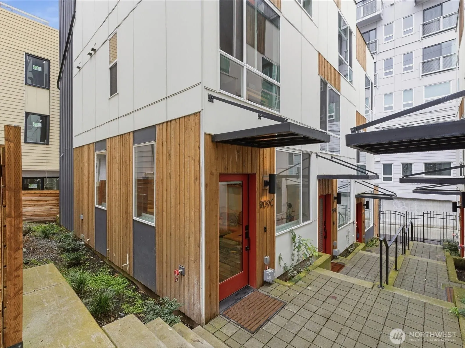 Property photo for 909 Hiawatha Place S #c, Seattle