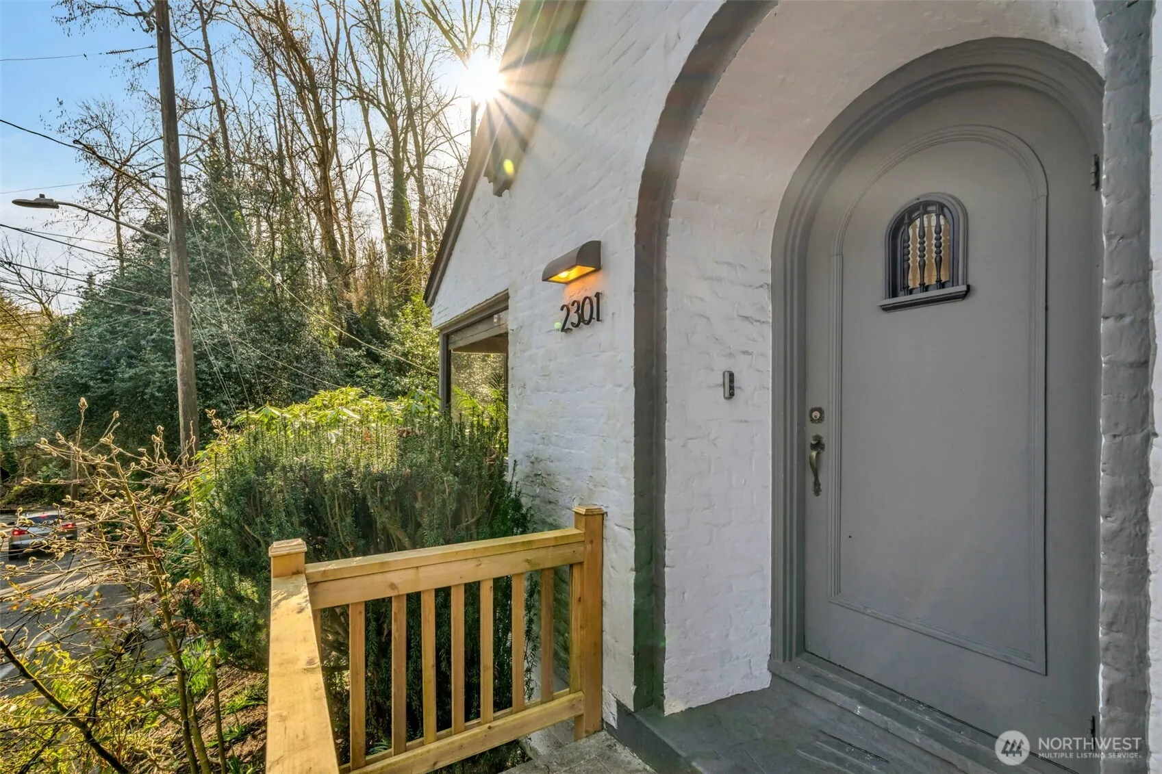 Property photo for 2301 Delmar Drive E, Seattle photo 3