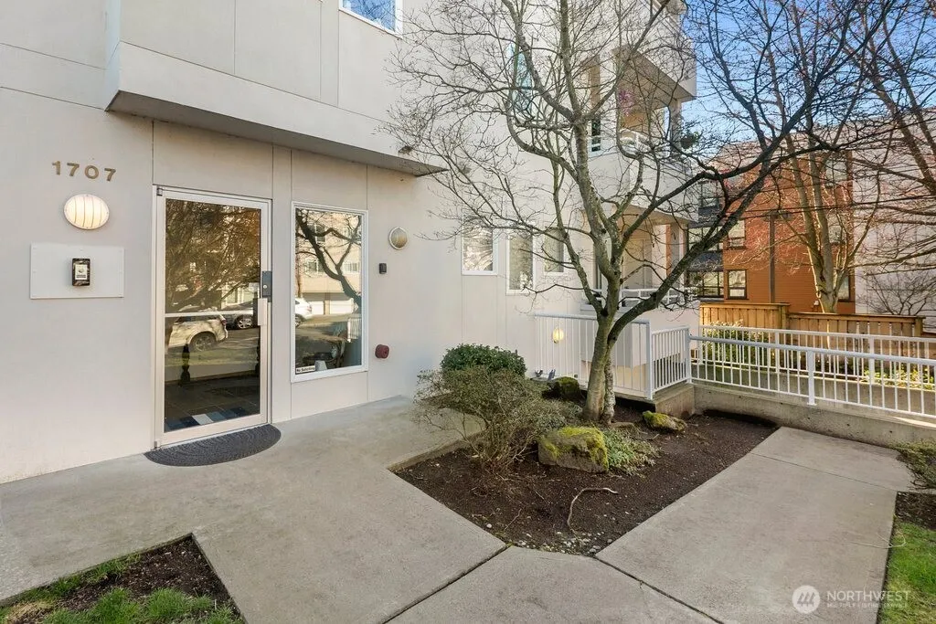 Property photo for 1707 Nw 59th Street #302, Seattle photo 2