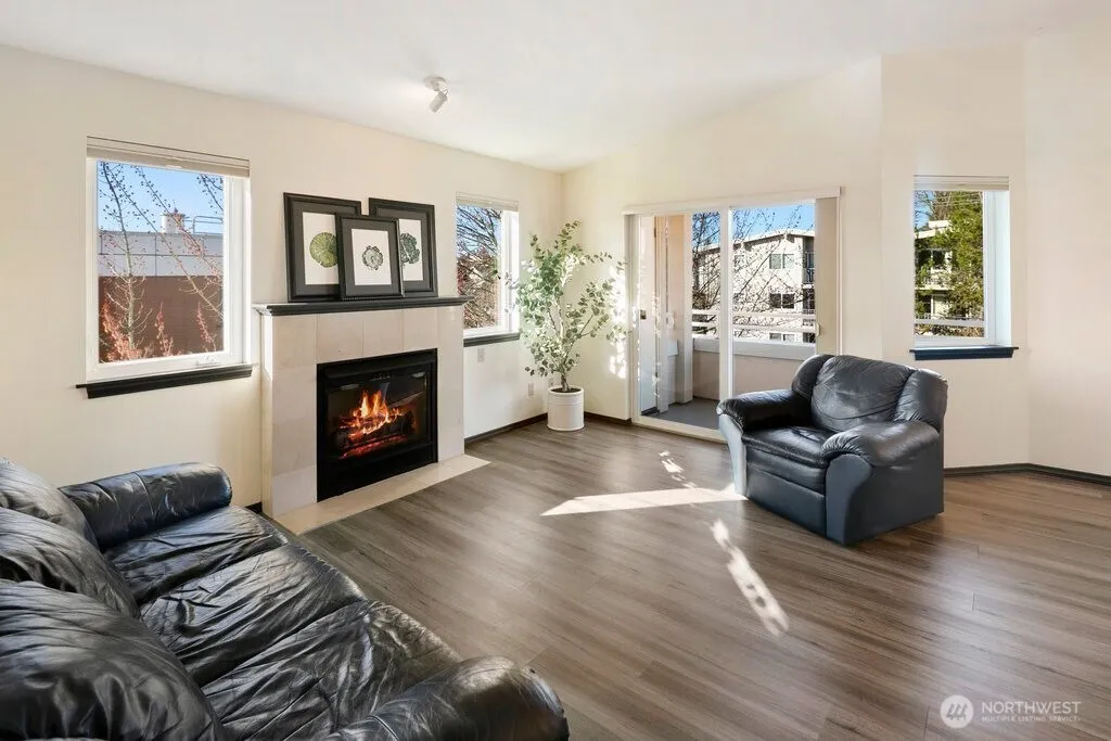 Property photo for 1707 Nw 59th Street #302, Seattle photo 3