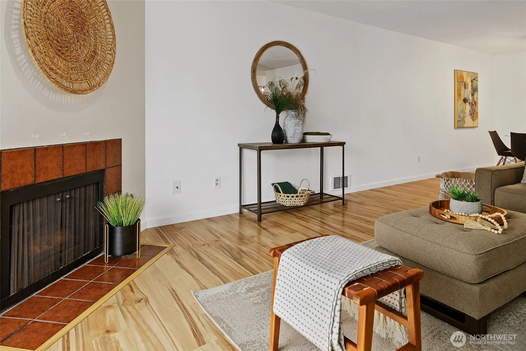 Property photo for 10501 8th Avenue Ne #406, Seattle photo 5