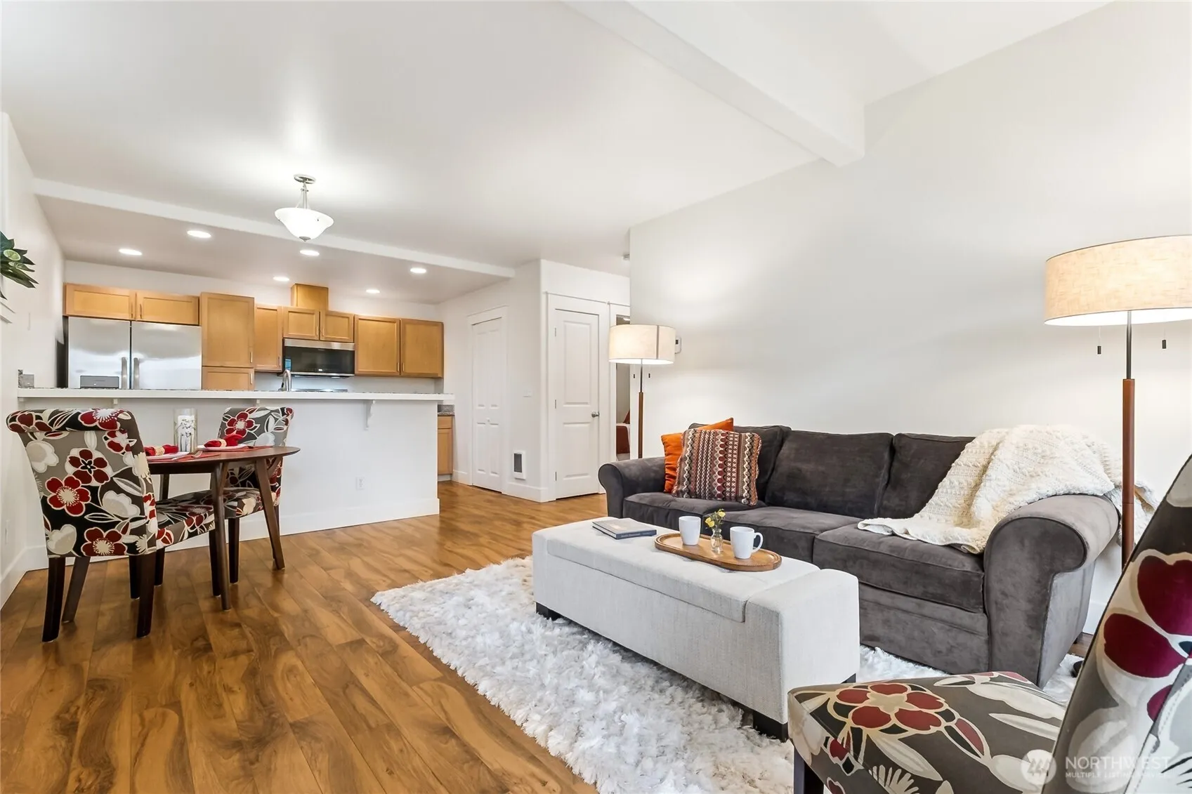 Property photo for 5907 40th Avenue Sw #b, Seattle photo 2