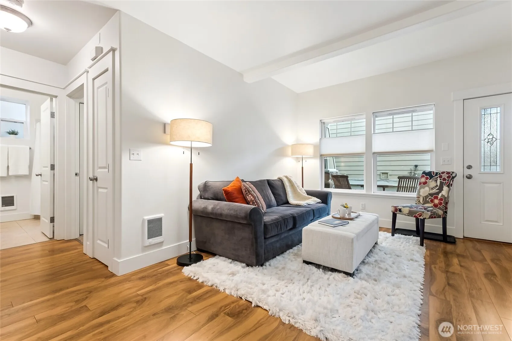 Property photo for 5907 40th Avenue Sw #b, Seattle photo 4