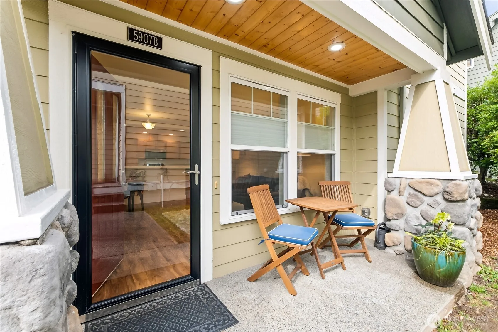 Property photo for 5907 40th Avenue Sw #b, Seattle
