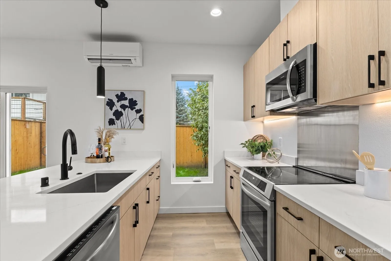 Property photo for 6530 18th Avenue Sw #b, Seattle photo 5