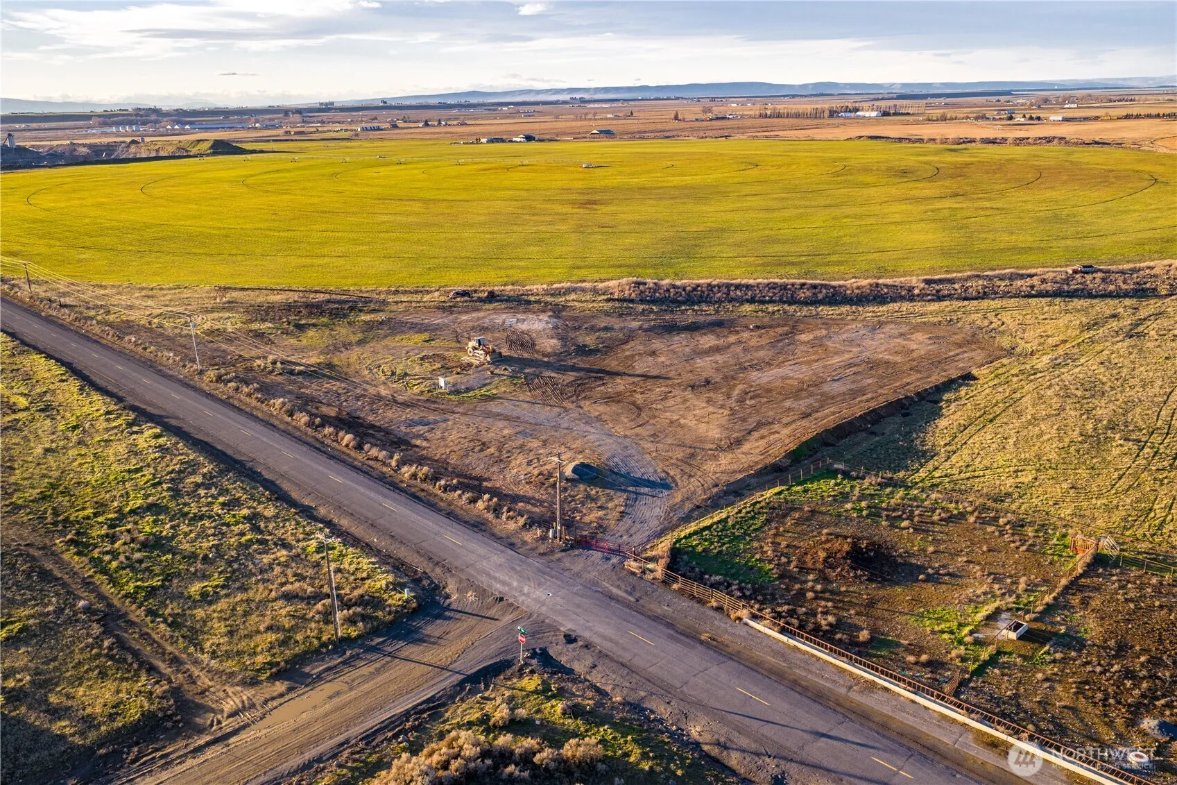Property photo for 2 Xxx Mae Valley Road Ne, Moses Lake photo 2