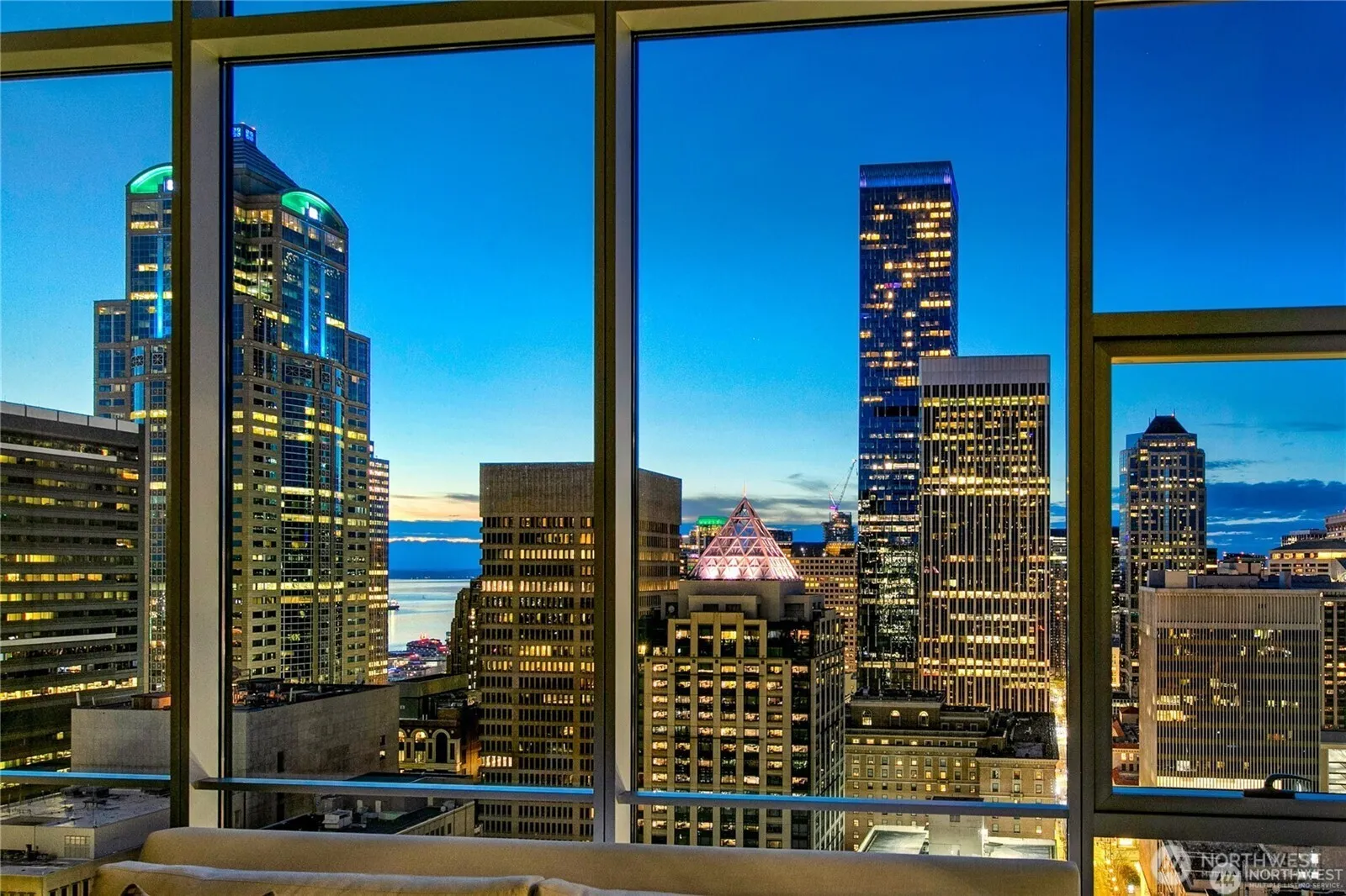 Property photo for 909 5th Avenue #ph3, Seattle
