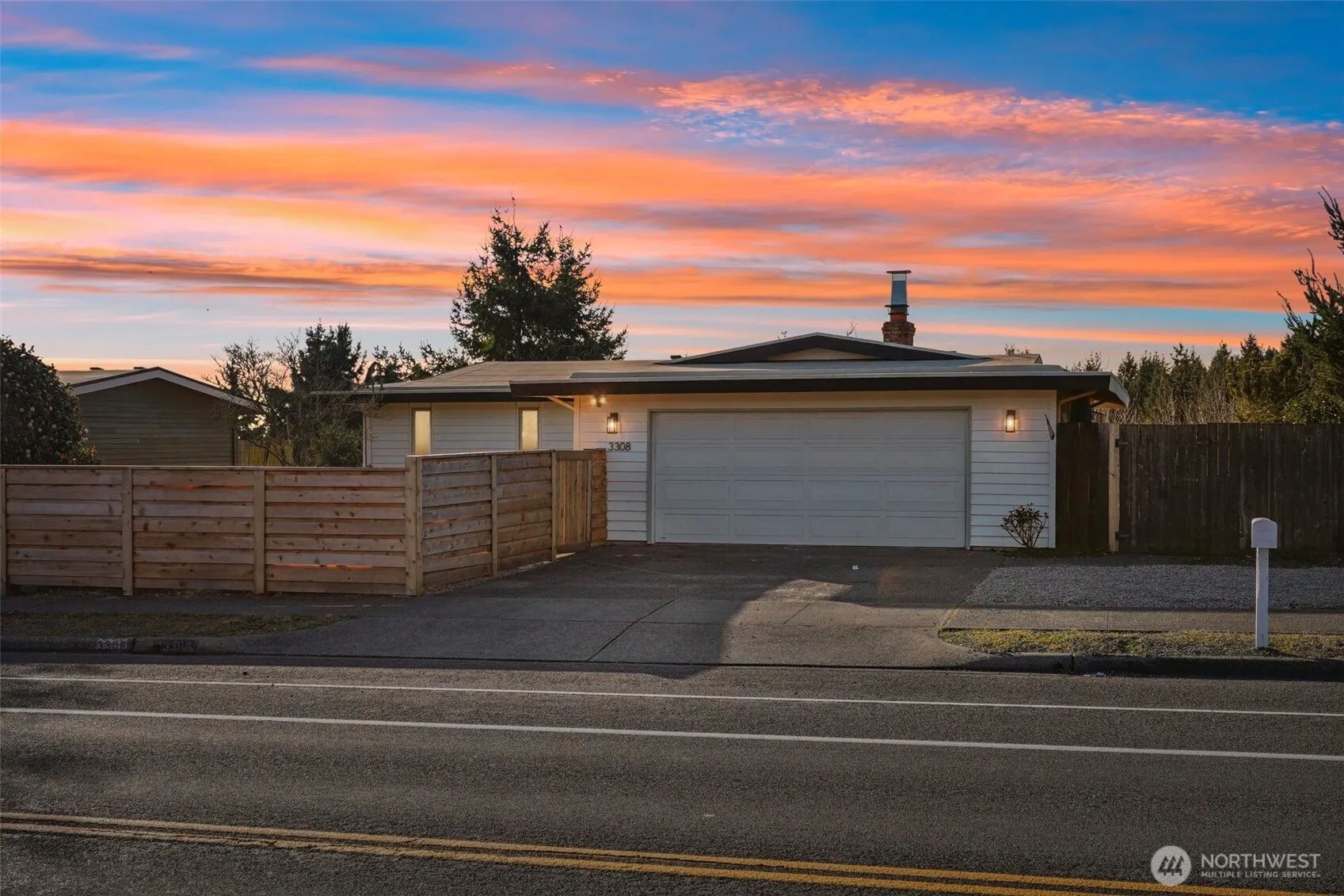 Property photo for 3308 N Narrows Drive, Tacoma photo 2