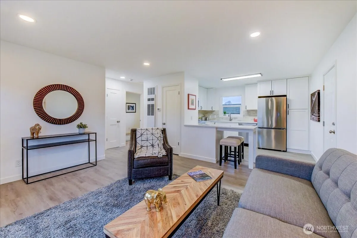 Property photo for 9320 31st Place Sw, Seattle photo 3
