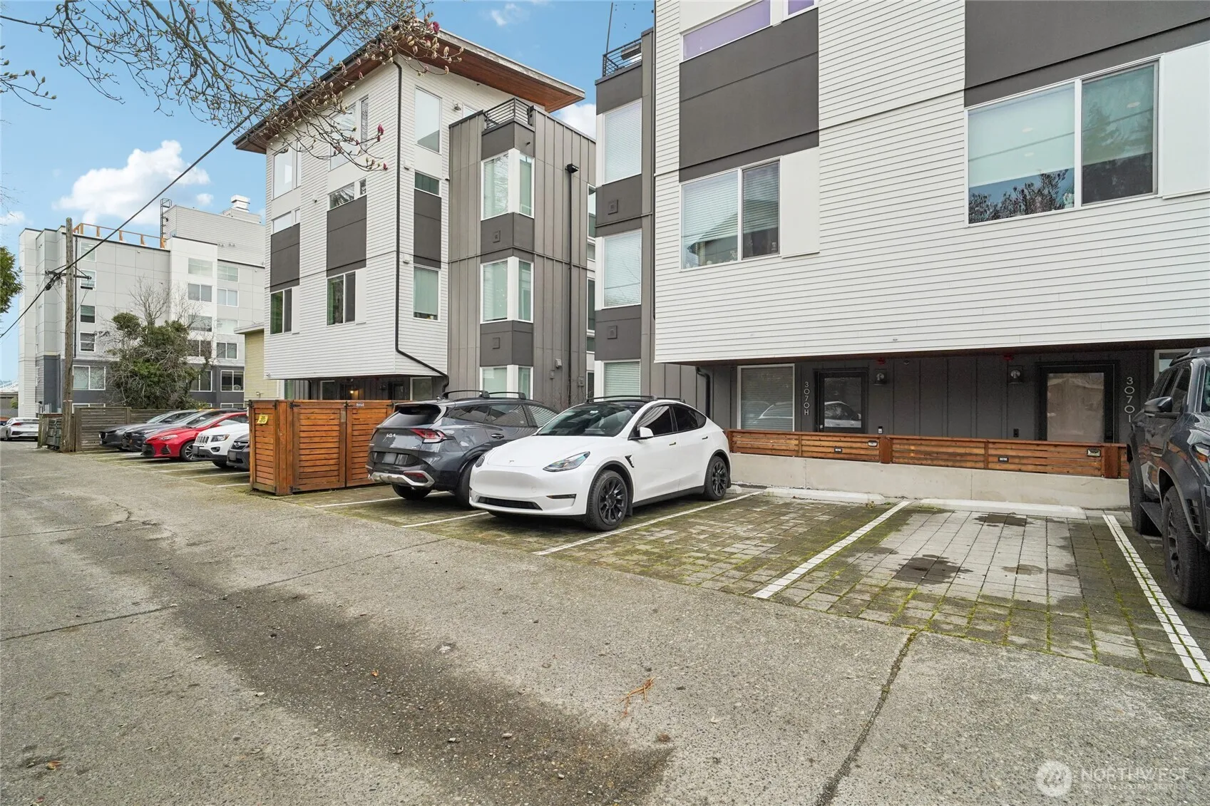Property photo for 3070 Sw Avalon Way #e, Seattle photo 3
