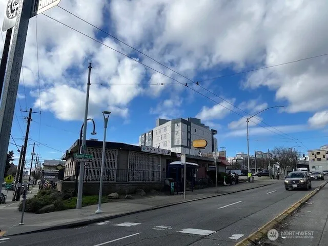 Property photo for 421 Rainier Avenue S, Seattle photo 2