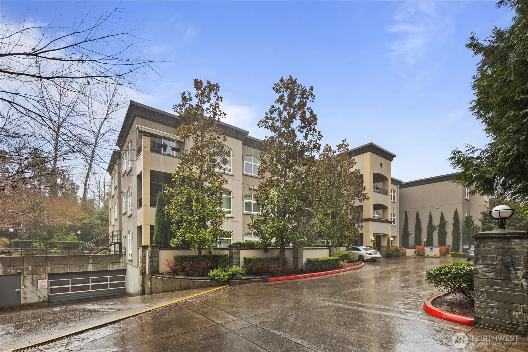 Property photo for 10398 Ne 17th Street #305, Bellevue photo 4