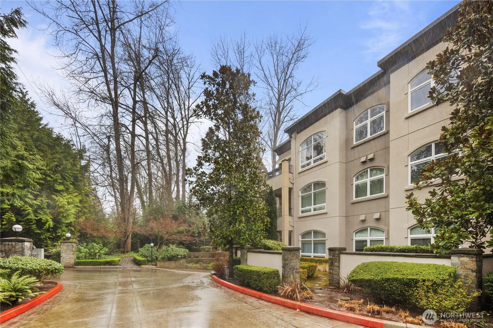 Property photo for 10398 Ne 17th Street #305, Bellevue photo 5
