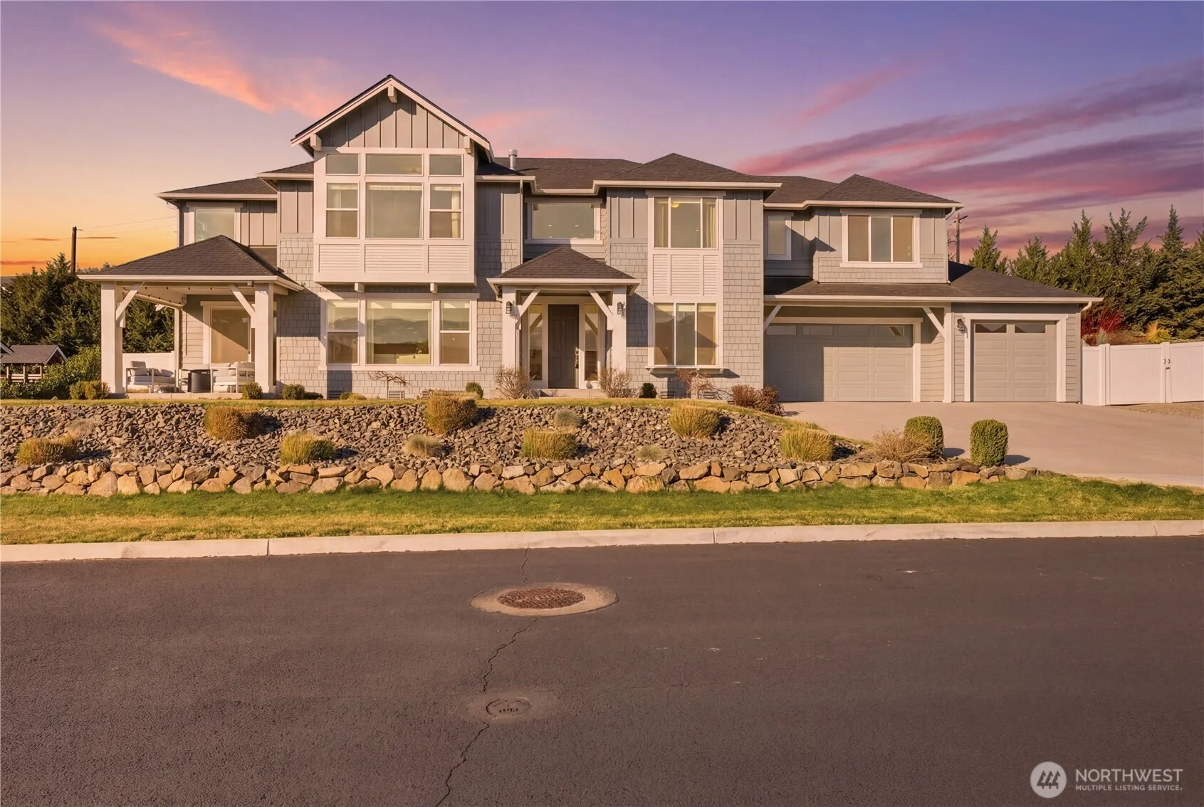Property photo for 857 S Lamplight Lane, East Wenatchee